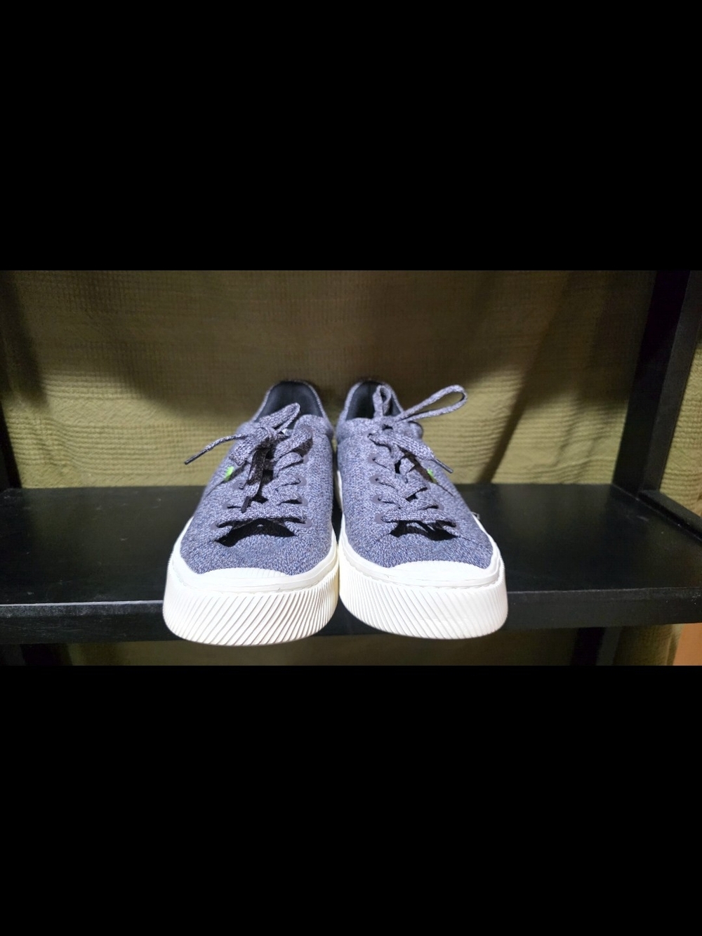 Cariuma Navy Blue Low-Top Sneakers with White Sole